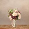Jarra Vintage con Hortensias y Flores de Jardín