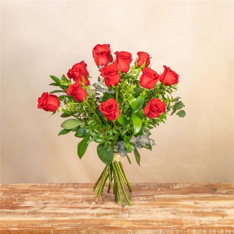 12 Rosas Rojas Tallo Medio