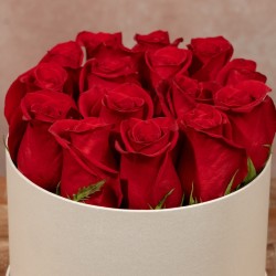 Sombrerera rosas rojas