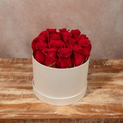 Sombrerera rosas rojas