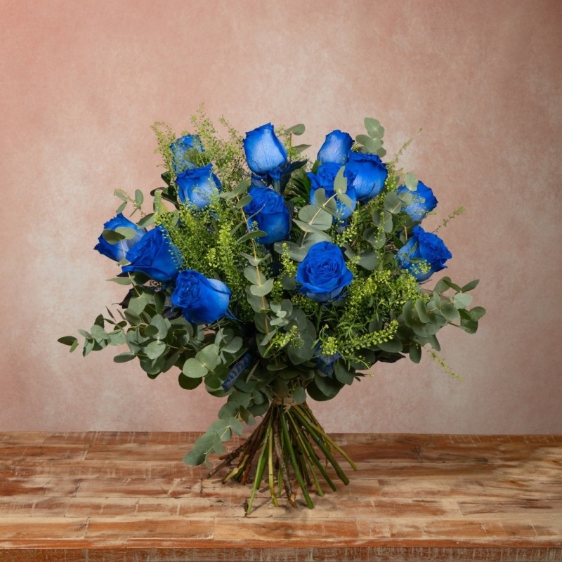 12 rosas azules